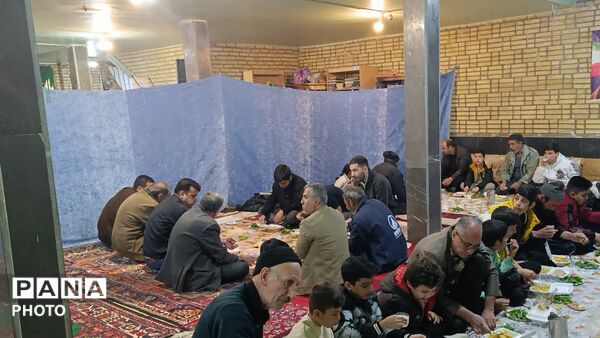 برگزاری سفره اطعام به‌مناسبت ایام شهادت امام علی(ع) در مسجد امام حسین(ع) سفیددشت