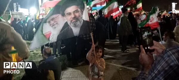 نمایش توان دفاعی کشور در میدان امام حسین (ع) یزد