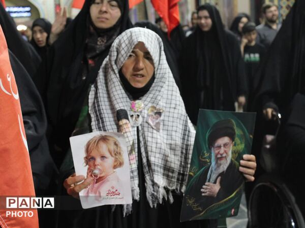 صحن‌های حرم رضوی سرخ‌پوش از پرچم‌های خون‌خواهی شد