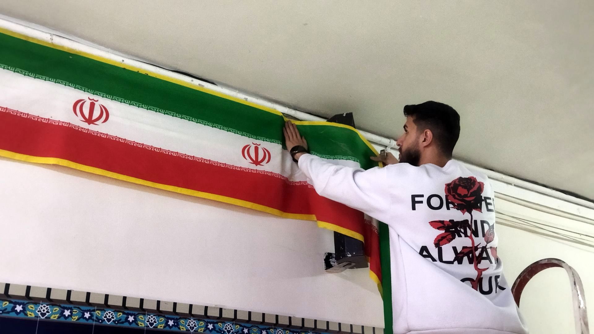 تزیین دبیرستان شاهد ابوذر غفاری نیشابور به مناسبت دهه فجر 