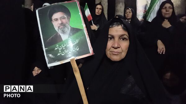 از دیروز تا امروز همیشه پای انقلاب
