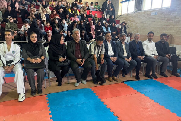 تجلیل از خیرخانه تکواندو آباده و اهدا مدال به تکواندوکاران مسابقات استانی