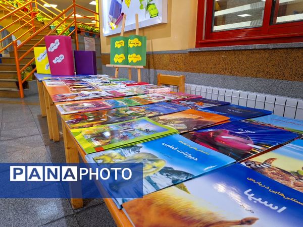 اندر احوالات هفته کتابخوانی در دبستان آرمینه مصلی نژاد 