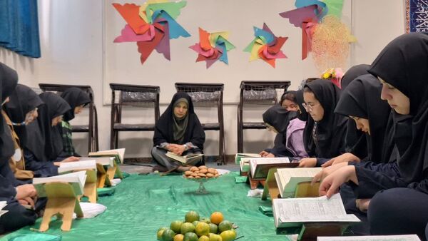 محفل انس با قرآن در دبیرستان فاطمیه ناحیه یک کرج