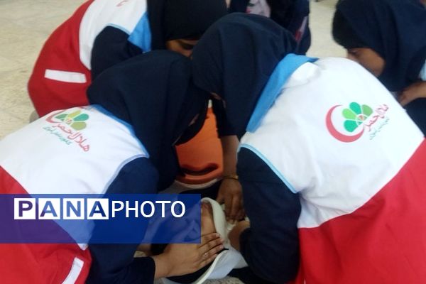 بیست و ششمین مانور زلزله و ایمنی در مدرسه دخترانه شهید رضا زارعی بندرعباس