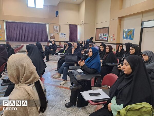 نخستین نشست هم‌اندیشی مراقبین سلامت منطقه ۱۰ تهرا‌ن در سال تحصیلی جدید