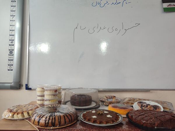  جشنواره غذای سالم در دبستان شاهد حاج تقی آقا بزرگ ناحیه یک مشهد 