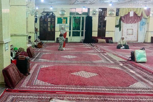 ورود دانش‌ آموزان دختر ناحیه دو شهرری به مراسم معنوی اعتکاف 