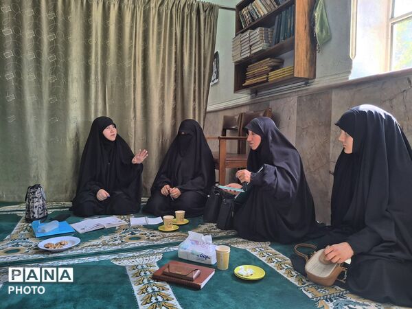 نشست دبیرخانه مدارس تخصصی حفظ قرآن کریم در تبادکان با هدف راه‌اندازی ۱۹ مدرسه قرآنی