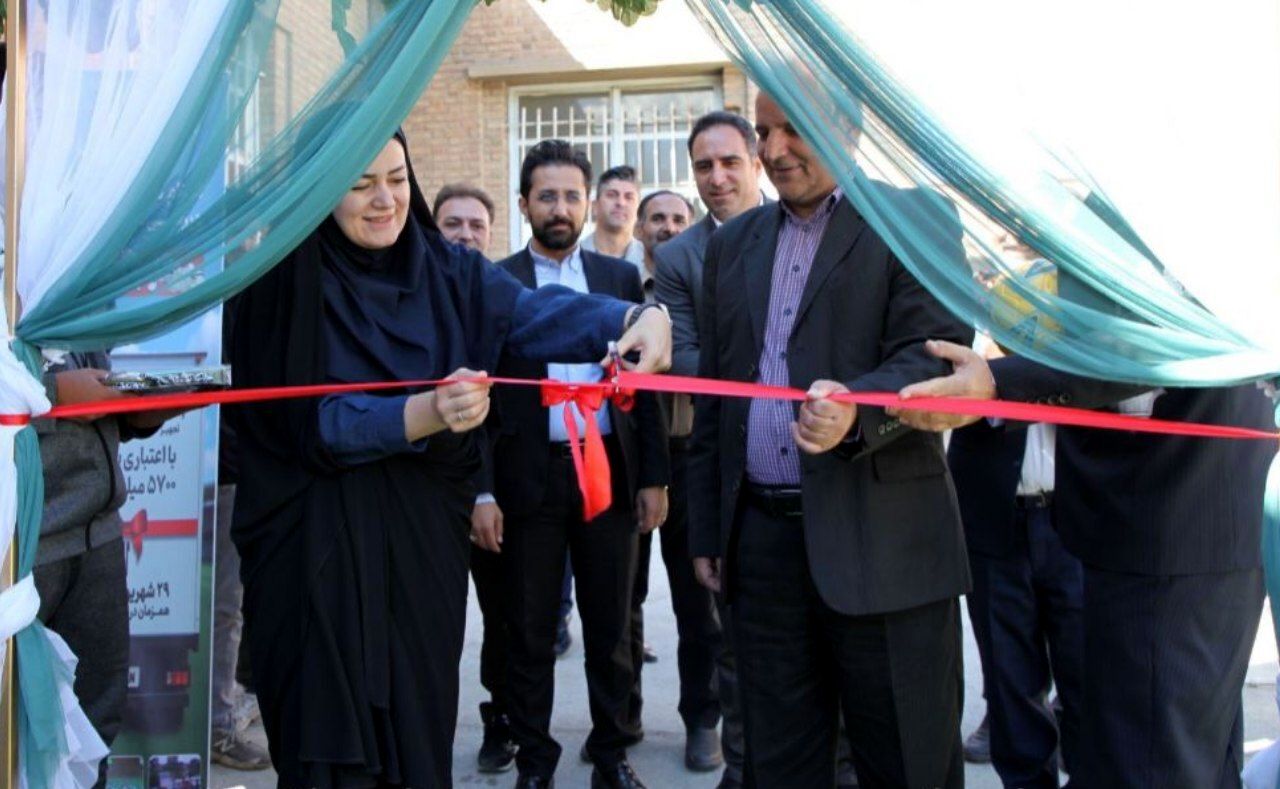چمن مصنوعی هنرستان ماندگار وحدت تبریز در قالب طرح «میدان همدلی» به بهره برداری رسید