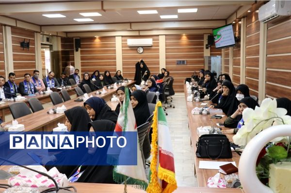 نشست مشاور وزیر در امور تشکل‌های دانش‌آموزی با کارشناسان سازمان دانش‌آموزی استان خراسان رضوی