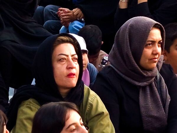 قدم هایی به عشق معلمان