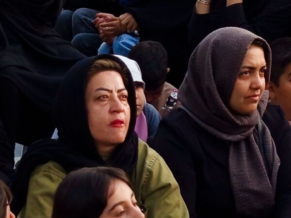قدم هایی به عشق معلمان
