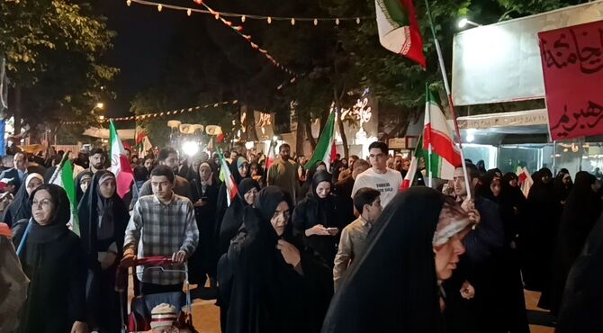  دانش آموزان پای کار انقلاب هستند