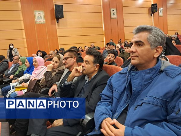 آیین تجلیل از رتبه‌برترهای کنکور ۱۴۰۳ اداره آموزش و پرورش ناحیه یک زنجان