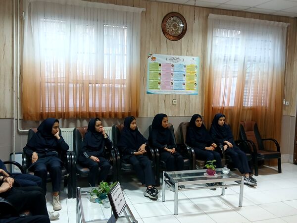 جلسه معارفه اعضای برگزیده شورای دانش آموزی دبیرستان میرزا جعفر سروقد 