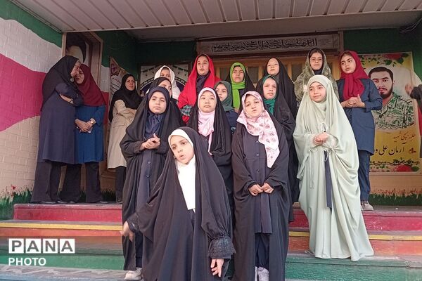 حضور دانش آموزان مدارس حاتم، مجتهده امین و محمد علی تحصیلی در جشن ولادت حضرت زینب (س)