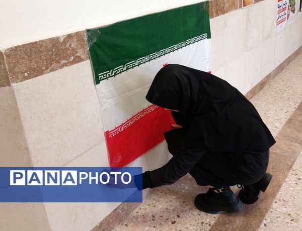 گرامیداشت ۱۲ بهمن در دبیرستان نماز و نیایش