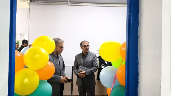 بازدید مسئولان آموزش و پرورش از دبیرستان دوره اول شاهد بروجرد