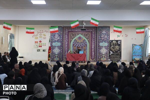 نشست پیشگیری از آسیب‌های اجتماعی در دبیرستان فرهنگ قرچک