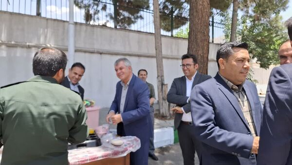 پخش شربت به مناسبت عید سعید غدیر خم در اداره‌کل آموزش و پرورش کهگیلویه و بویراحمد