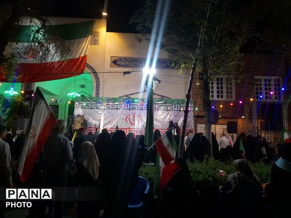تجمع مردم در مسجدالزهرا مشهد و اجرای «سپاس معلم» در خیابان احمدآباد 