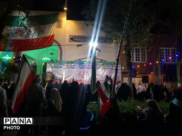 تجمع مردم در مسجدالزهرا مشهد و اجرای «سپاس معلم» در خیابان احمدآباد 