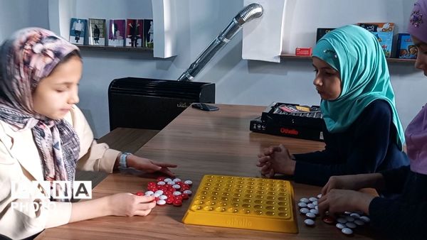  حضور دانش آموزان وکودکان در مجموعه فرهنگی آدینه شهر بار