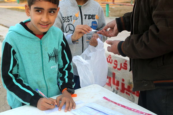 پیاده‌روی خانوادگی در روستای هلیله شهرستان بوشهر 