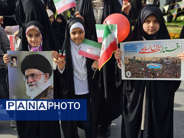 حضور پرشور دهه نودی‌های جهرمی در جشن انقلاب - 2