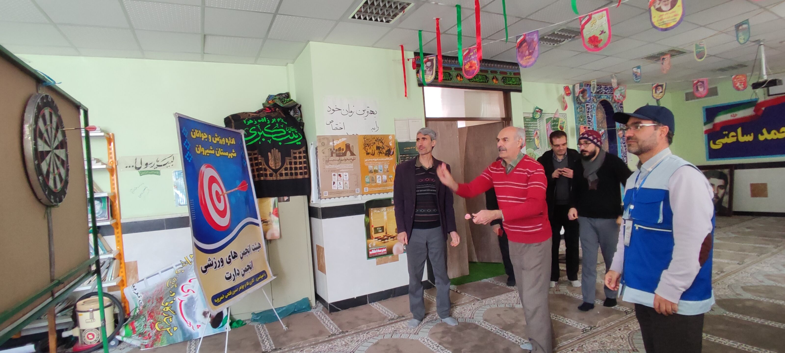 برگزاری مسابقه دارت ویژه دبیران دبیرستان شاهد ۴ شیروان