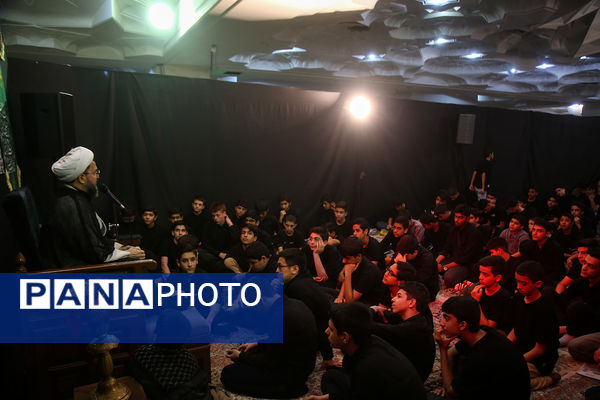 محفل عزاداری نوجوانان در حرم حضرت معصومه(س)