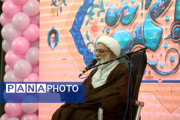 جشن ازدواج ۷۳۰ زوج دانشجوی در حرم حضرت معصومه(س)