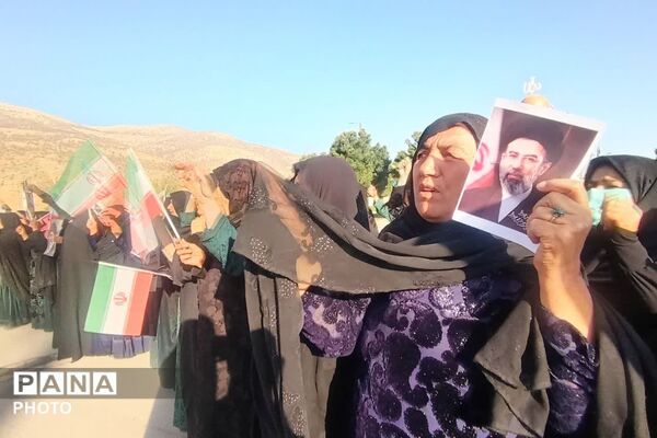 بیعت دانش‌آموزان دیشموکی  با رهبر انقلاب