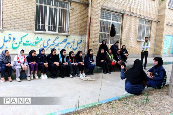 کارگاه آموزشی مدرسان پیشتاز و گردهمایی خبرنگاران پانا شهرستان فاروج با مسئولان سازمان دانش‌آموزی خراسان شمالی 