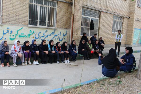 کارگاه آموزشی مدرسان پیشتاز و گردهمایی خبرنگاران پانا شهرستان فاروج با مسئولان سازمان دانش‌آموزی خراسان شمالی 