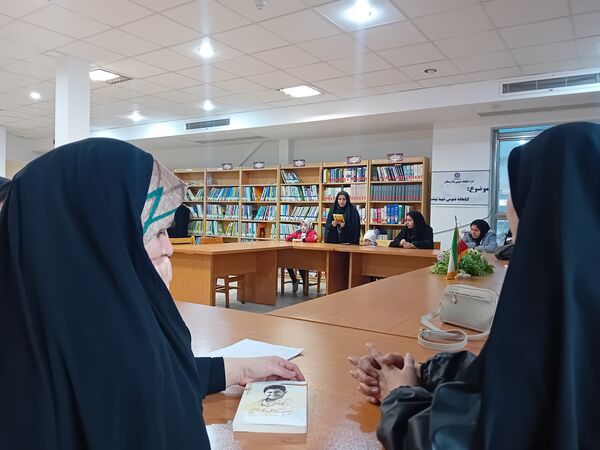 نشست کتابخوانی در کتابخانه شهید بهشتی سملقان