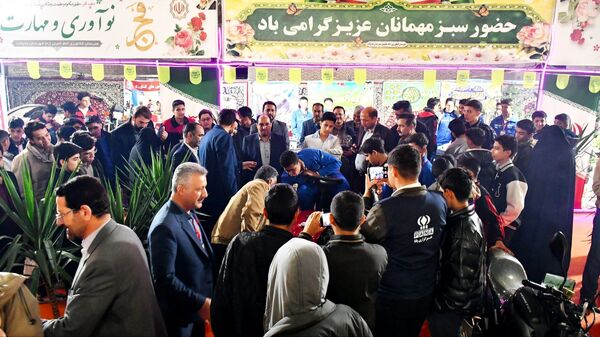  جشن "ایران مون" در مدرسه شهید اتحادی مه ولات