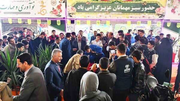  جشن "ایران مون" در مدرسه شهید اتحادی مه ولات