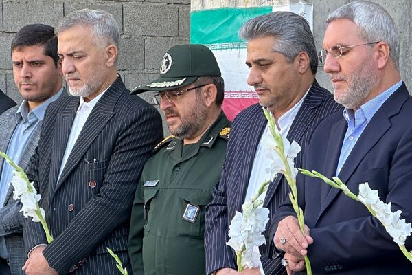 غبارروبی مزار شهدا در امام زاده حسن(ع) نسیم‌شهر