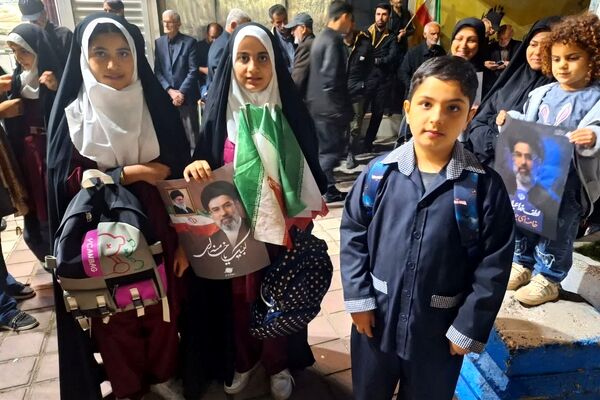 خروش خشکبیجاری ها درچهلمین روز شهادت رهبر شهید وشهدای میناب

