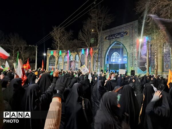 نمایش اقتدار مردم تویسرکان در شب پنجم شهادت رهبر انقلاب