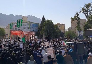 پیکر شهدا توسط مردمان داغ‌دار اما سر‌افراز خرم آباد
