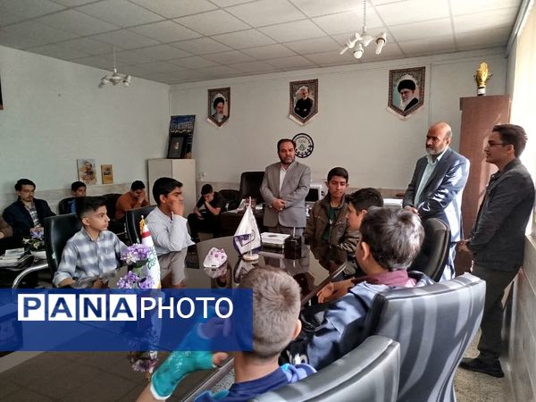  دیدار مسئولین اتحادیه انجمن اسلامی مدارس شهرستا‌ن با معاون پرورشی و تربیت بدنی کاشمر