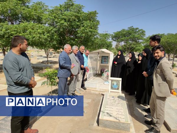 غبار روبی و تجدید بیعت با شهدا به مناسبت هفته معلم در فدافن