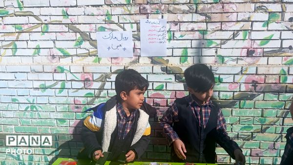 برپایی بازارچه دانش آموزی در شهرستان کاشمر 