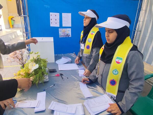  انتخابات شورای دانش‌آموزی در دبیرستان فرزانگان ۴ ناحیه ۷مشهد
