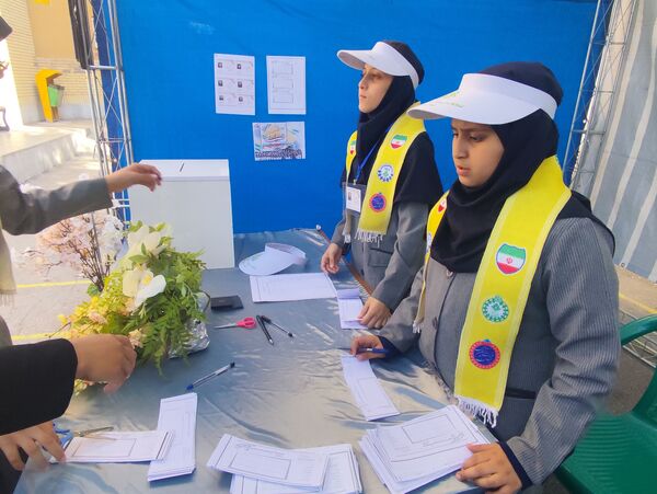  انتخابات شورای دانش‌آموزی در دبیرستان فرزانگان ۴ ناحیه ۷مشهد