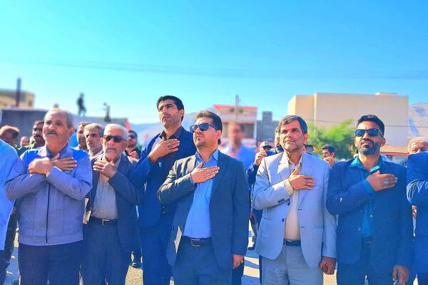 حضور پرشور دانش‌آموزان و فرهنگیان در راهپیمایی روز دانش‌ آموز در باشت 