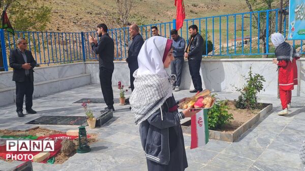  کاشت نهال ‌به یاد رهبر شهید و دانش آموزان میناب